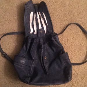 Convertible backpack/ shoulder bag
